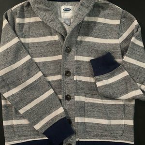 Old Navy sweater for boys size 8 ( M) color gray and white